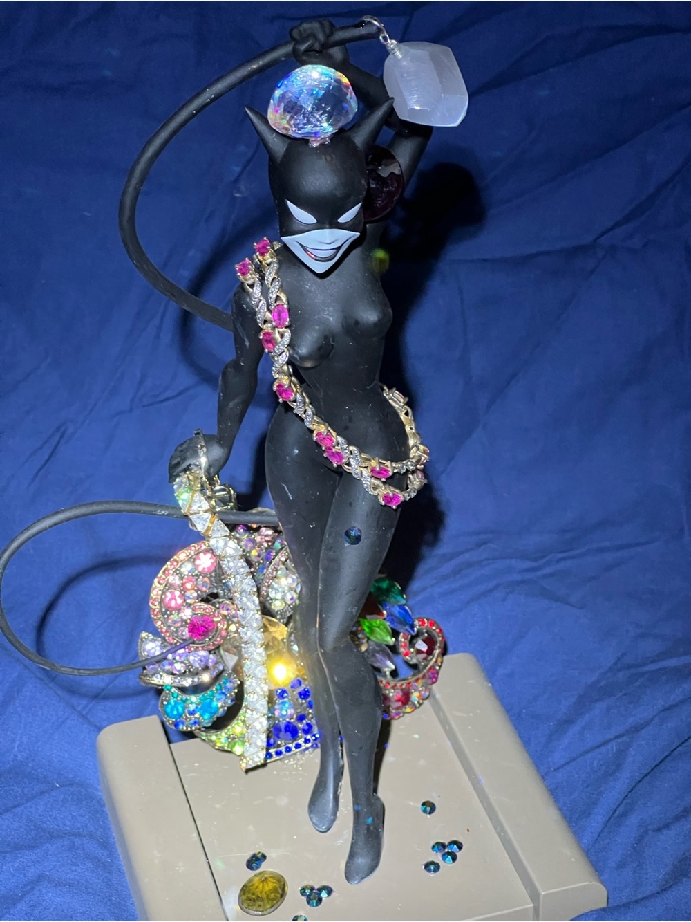 11” Jeweled Catwoman Collectible — Genuine Gemstone Embellishments 💎 - Picture 11 of 14